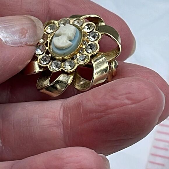 Vintage Cameo rhinestone framed brooch. - Picture 4 of 7
